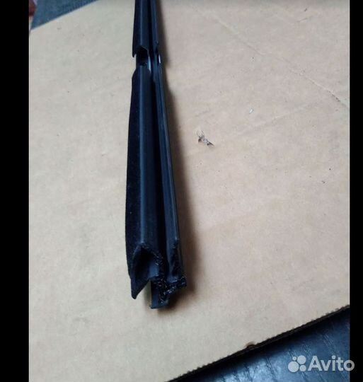 Молдинг двери задней правой toyota avensis 97-03