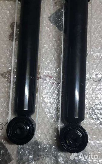 Комплект задних амортизаторов Шкода Октавия А7