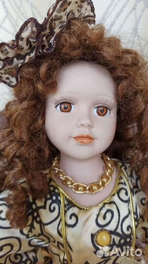 Кукла фарфоровая