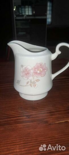 Чашки с блюдцами, 6 чашек, молочник, сахарница