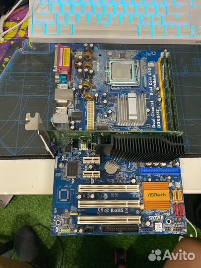 Материнская плата с процессором и памятью