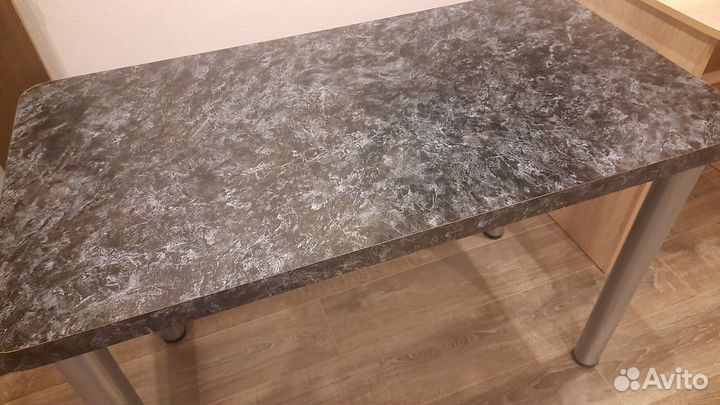 Кухонный стол