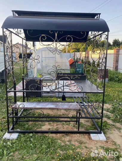 Мангал с крышей