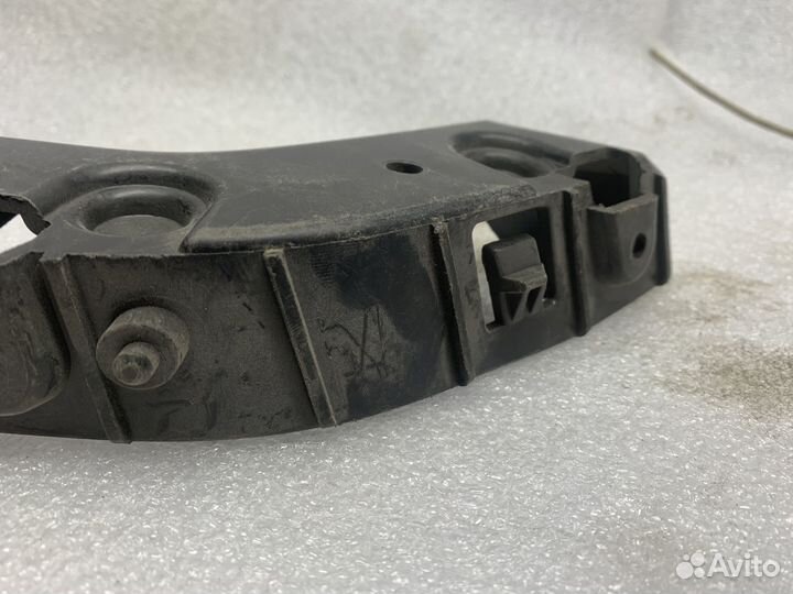 Кронштейн бампера переднего Peugeot 307