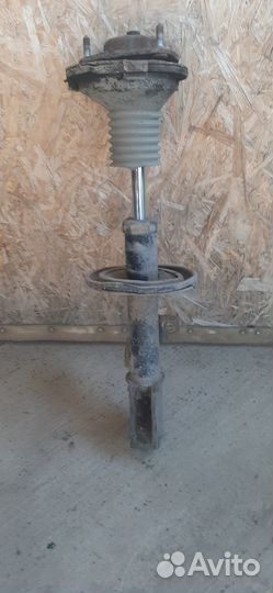 Продам передние пружины и стойку на Ноах 65 кузов