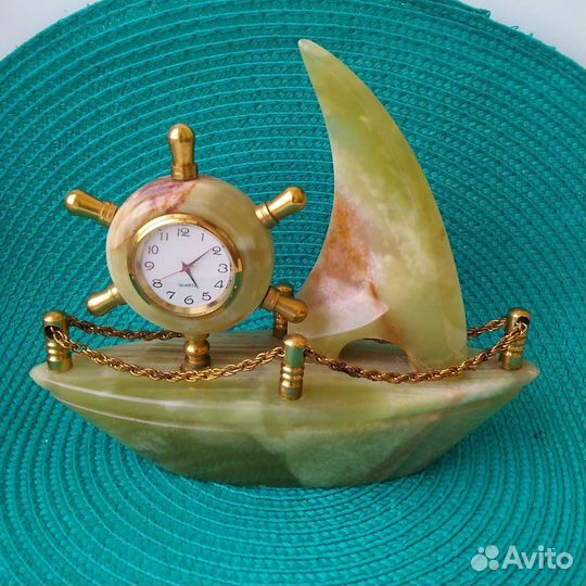 Настольные часы из нефрита