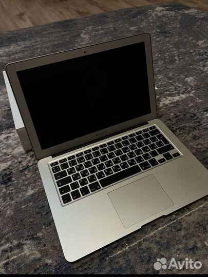 Apple MacBook Air 13-inch, 2017