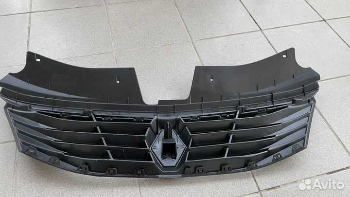 Решетка радиатора renault logan