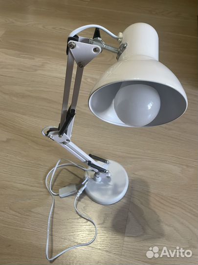 Настольная лампа