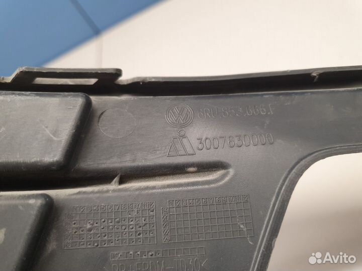 Решётка в бампер правая Volkswagen Polo Sedan 2011