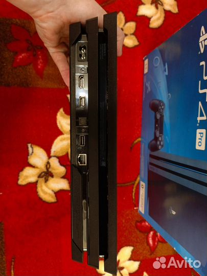 Sony Playstation 4 Pro CUH-7208B