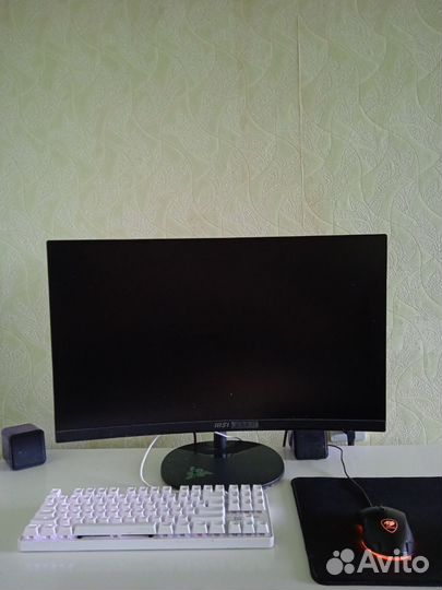 Игровой компьютер с монитором