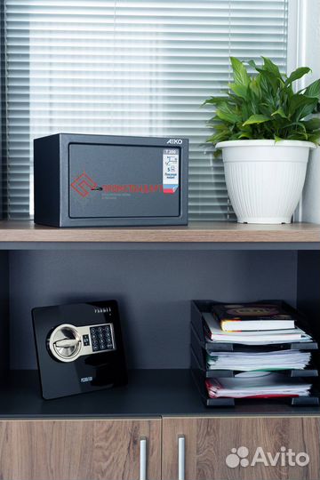 Сейф металлический