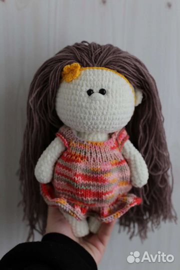 Вязаная кукла ручной работы