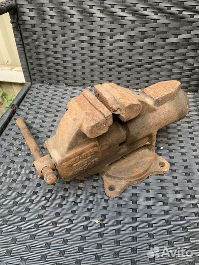 Тиски с наковальней слесарные СССР