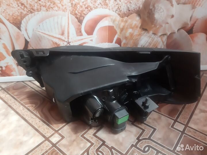 Правая противотуманная фара Honda Fit Shuttle