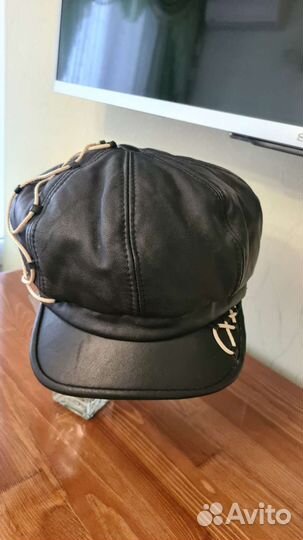 Кепка кожаная женская