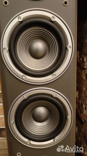 Напольная акустика JBL e80