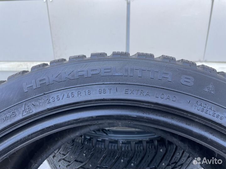 Nokian Tyres Hakkapeliitta 8 235/45 R18