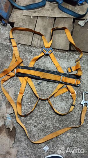 Страховочная привязь