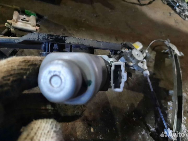 Стеклоподъемник передний левый polo 5