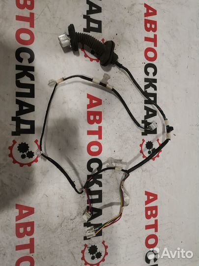 Проводка двери задней левой Б/у 8215433180