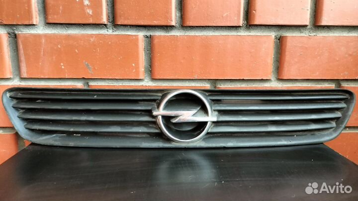 Решетка радиатора Opel Zafira A