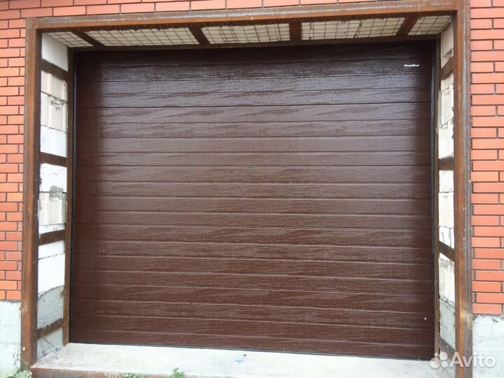 Гаражные секционные ворота doorhan