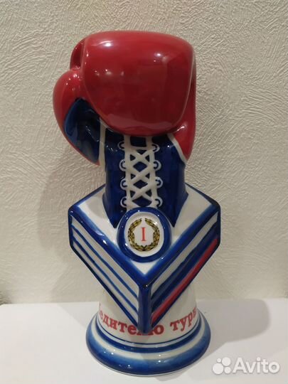 Статуэтка сувенир фарфор Гжель