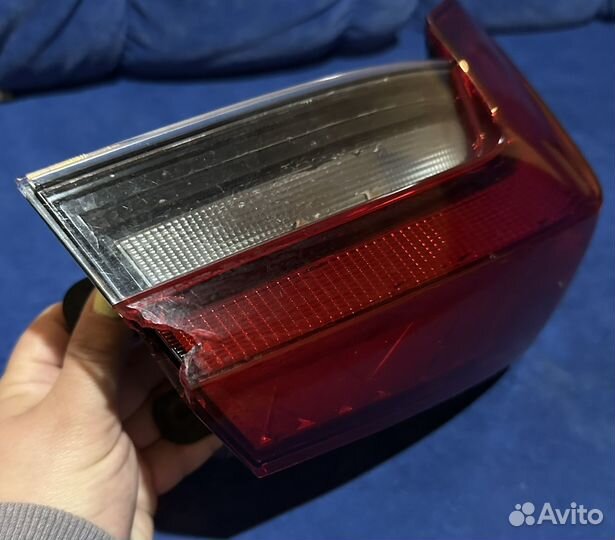 Фонарь задний левый на Шкоду Рапид