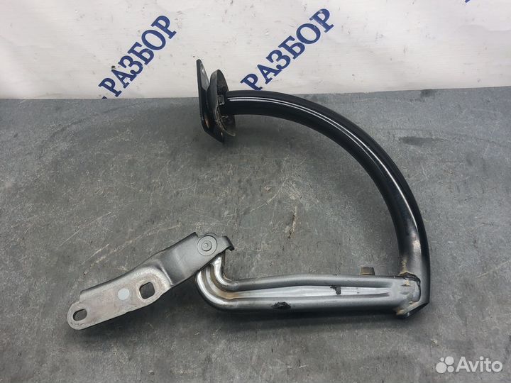 Левая петля багажника пассат б6