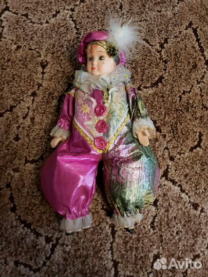 Кукла фарфоровая