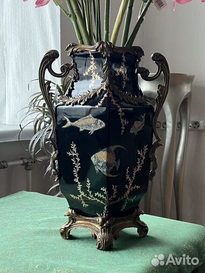 Фарфоровая ваза