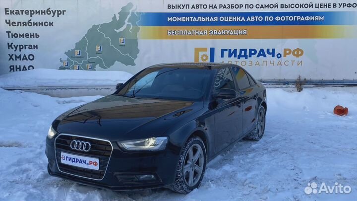 Кронштейн усилителя заднего бампера правый Audi A4 (B8) 8K0807332A