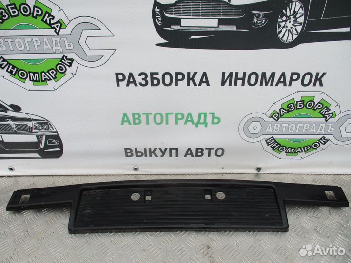 Накладка переднего бампера центральная BMW 3 E30