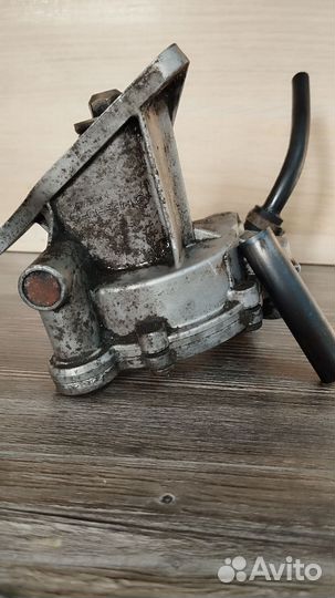 Насос вакуумный Volkswagen Transporter T4 2.4 D