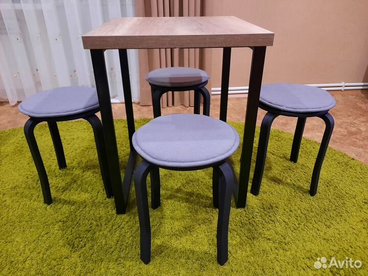 Кухонный стол и стулья набор