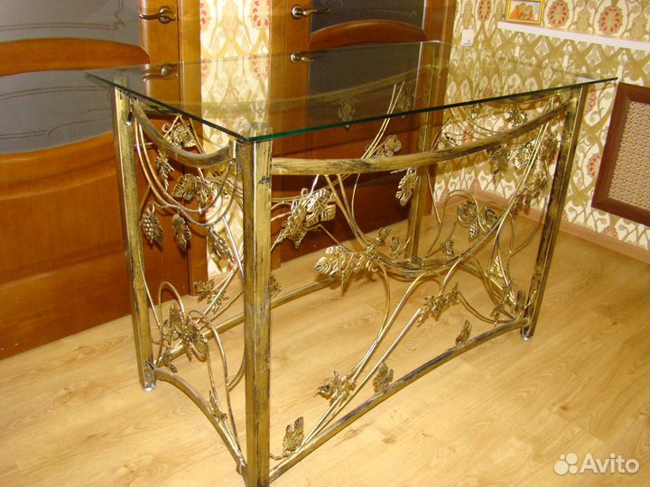 Стол интерьерный