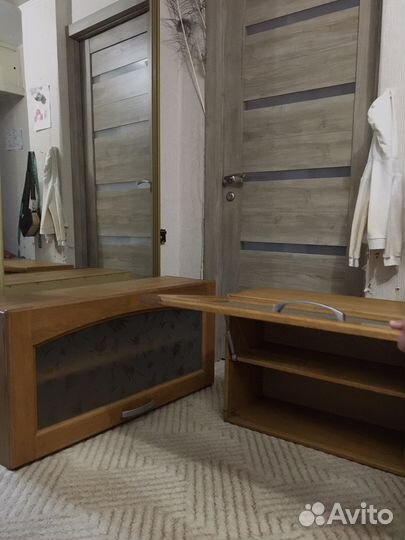 Навесные полки шкафчики кухонный гарнитур дуб