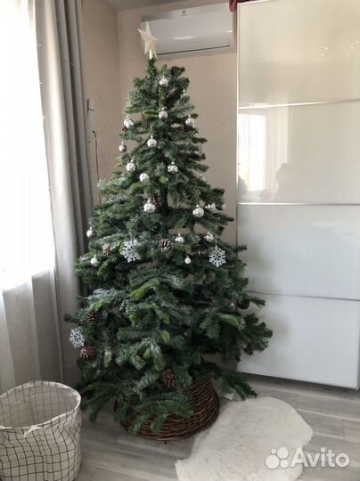 Ель искусственная 210 +декоративная корзина