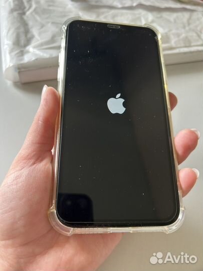 Телефон iPhone XR