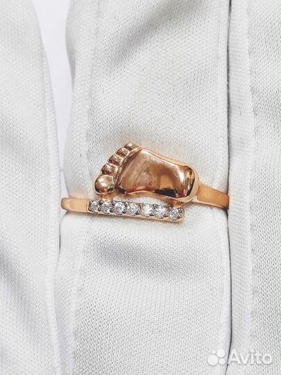 Золотое кольцо с камнем 18р