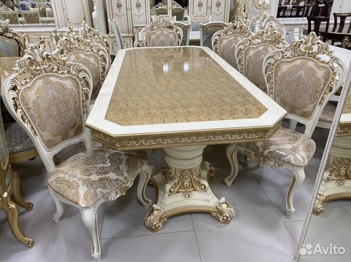 Стол и стулья новые