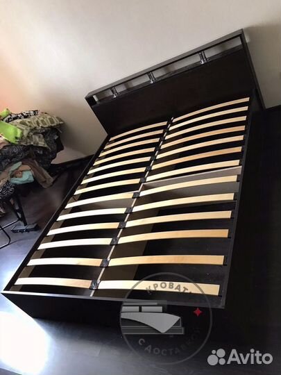 Кровать