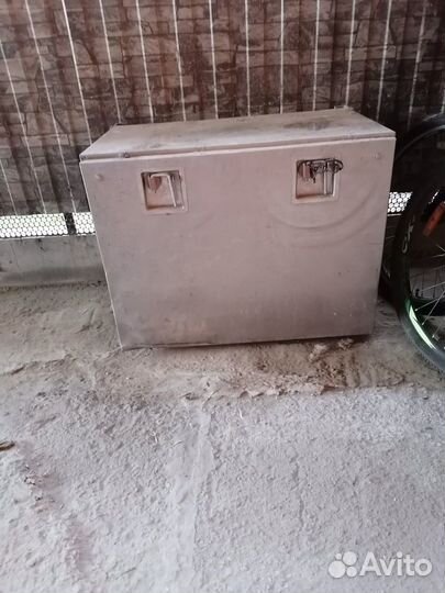 Инструментальный ящик на полуприцеп