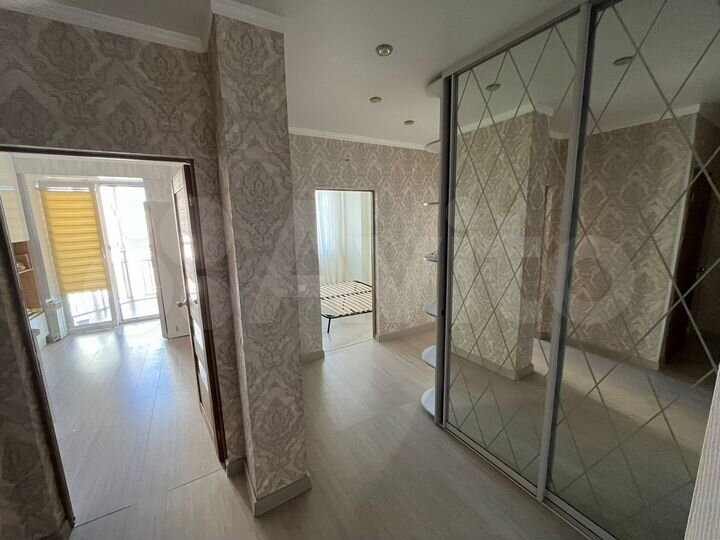 2-к. квартира, 56 м², 8/16 эт.