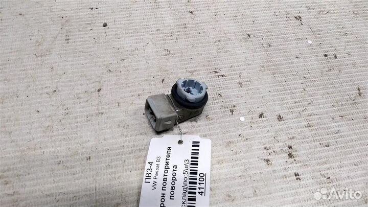 Патрон повторителя поворота volkswagen Passat B3