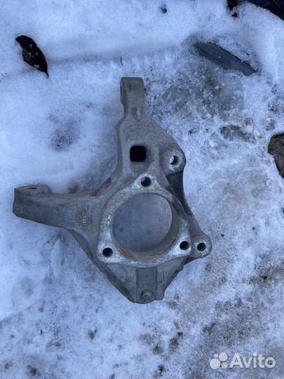 Правый поворотный кулак (цапфа) Chevrolet cruze