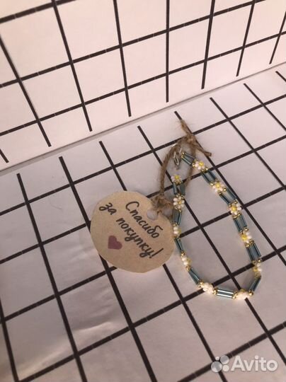 Браслет из бисера с ромашками