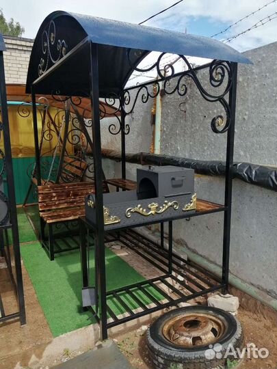 Мангал с крышей